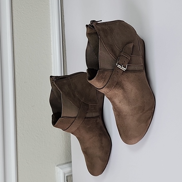 Arabella  women brown suede wedge ankle boots size 7.5 - Picture 1 of 7